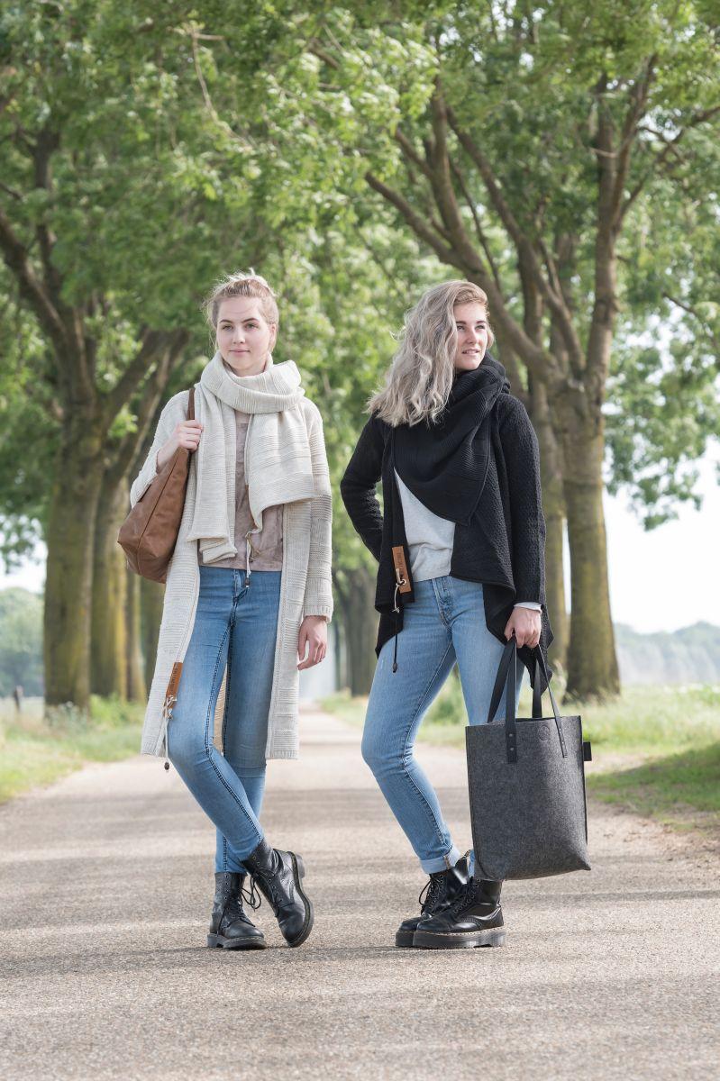 Knit Factory Sierspeld Zwart