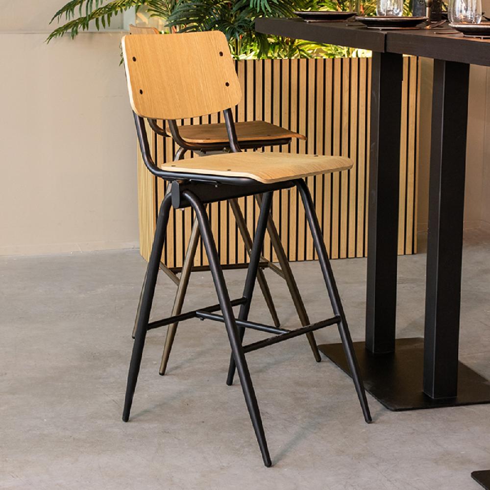 label51 Barkruk Solid 49x58x109 cm