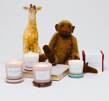 L'aimé Burgundy Red Table Stand (350 Gram)