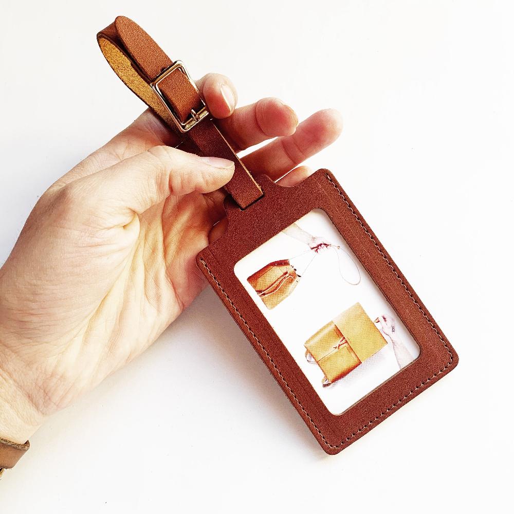 léonny cha De geüpcyclede leren kofferlabelhouder zodat je je bagage niet meer kwijtraakt