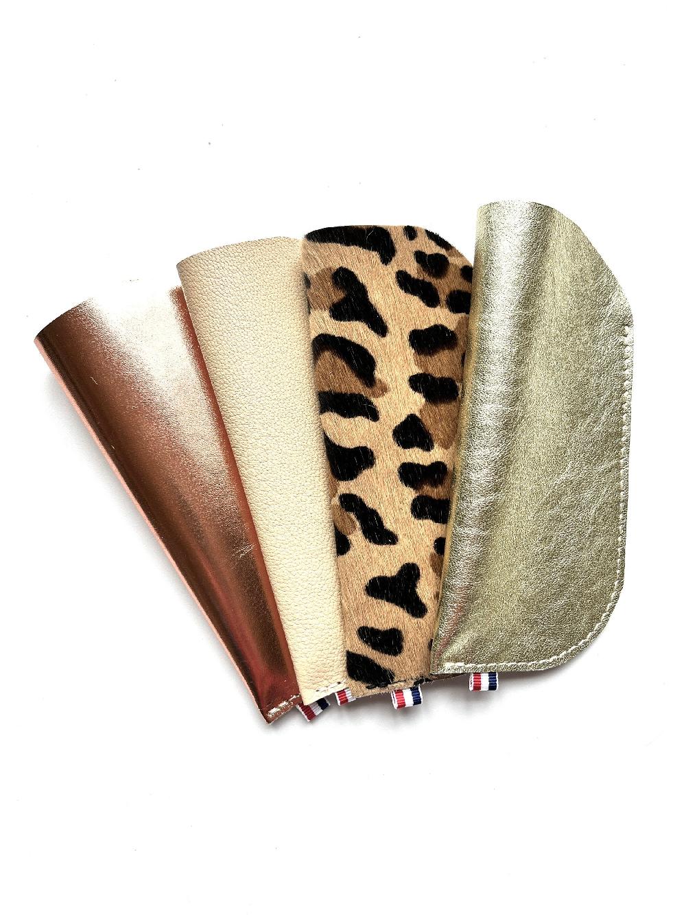 léonny cha De handgemaakte gepersonaliseerde leren compacte brillenkoker