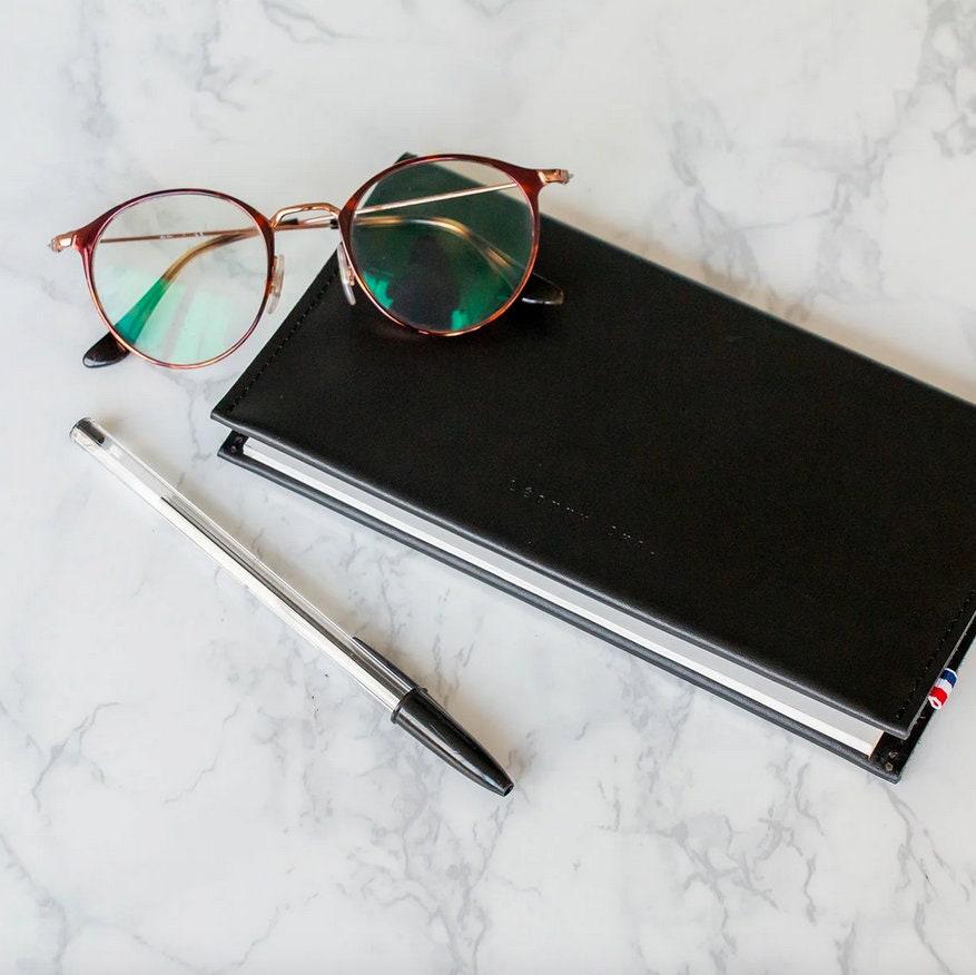 léonny cha Gepersonaliseerde leren chequeboekhouder | Gegraveerde leren chequeboekhoes | Gepersonaliseerde leren chequeboekhoes