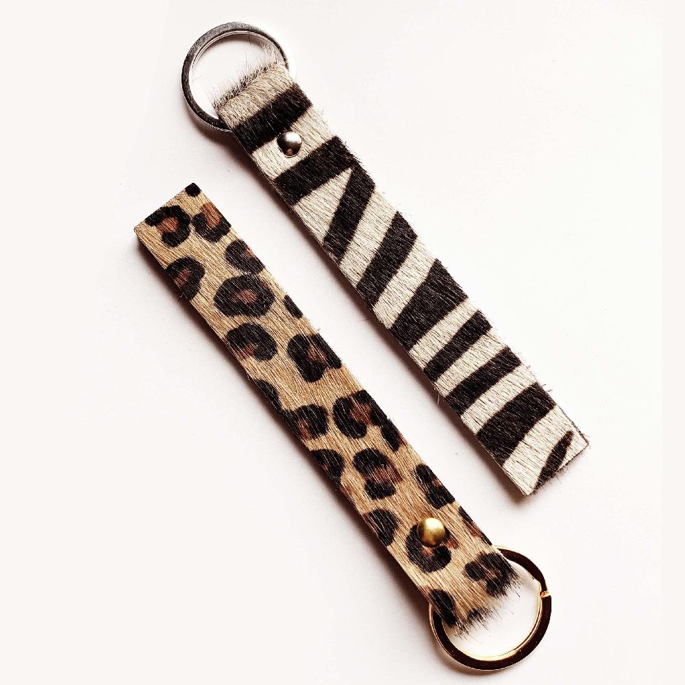 léonny cha Grote sleutelhanger in harige luipaard- en zebrahuid