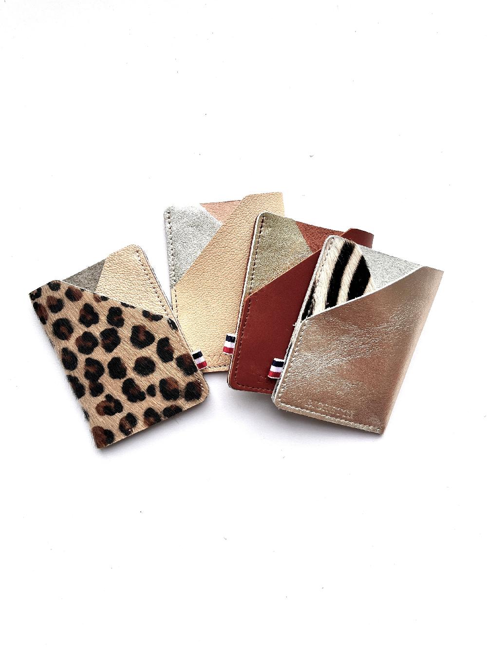 léonny cha Kleine leren pasjeshouder in zomerkleuren