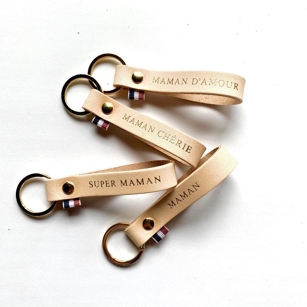 léonny cha LÉO le porte clé personnalisable recto en cuir nude