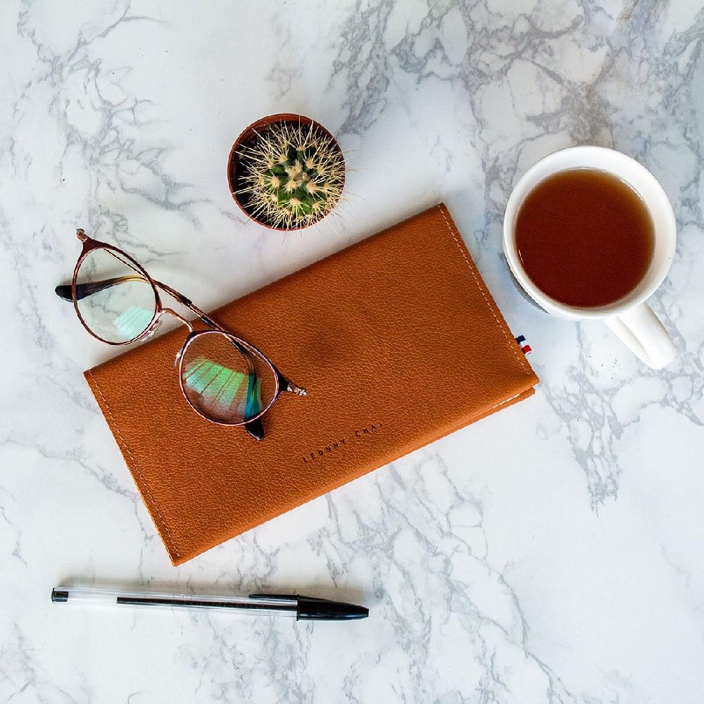 léonny cha N I C O L A S - Le porte-chéquier marron