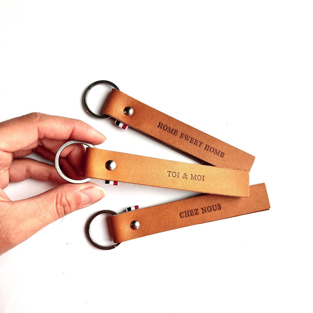 léonny cha MARGARET le grand porte-clé en cuir CAMEL personnalisable sur une seule face cadeau unique fêtes mariage noces de cuir emménagement