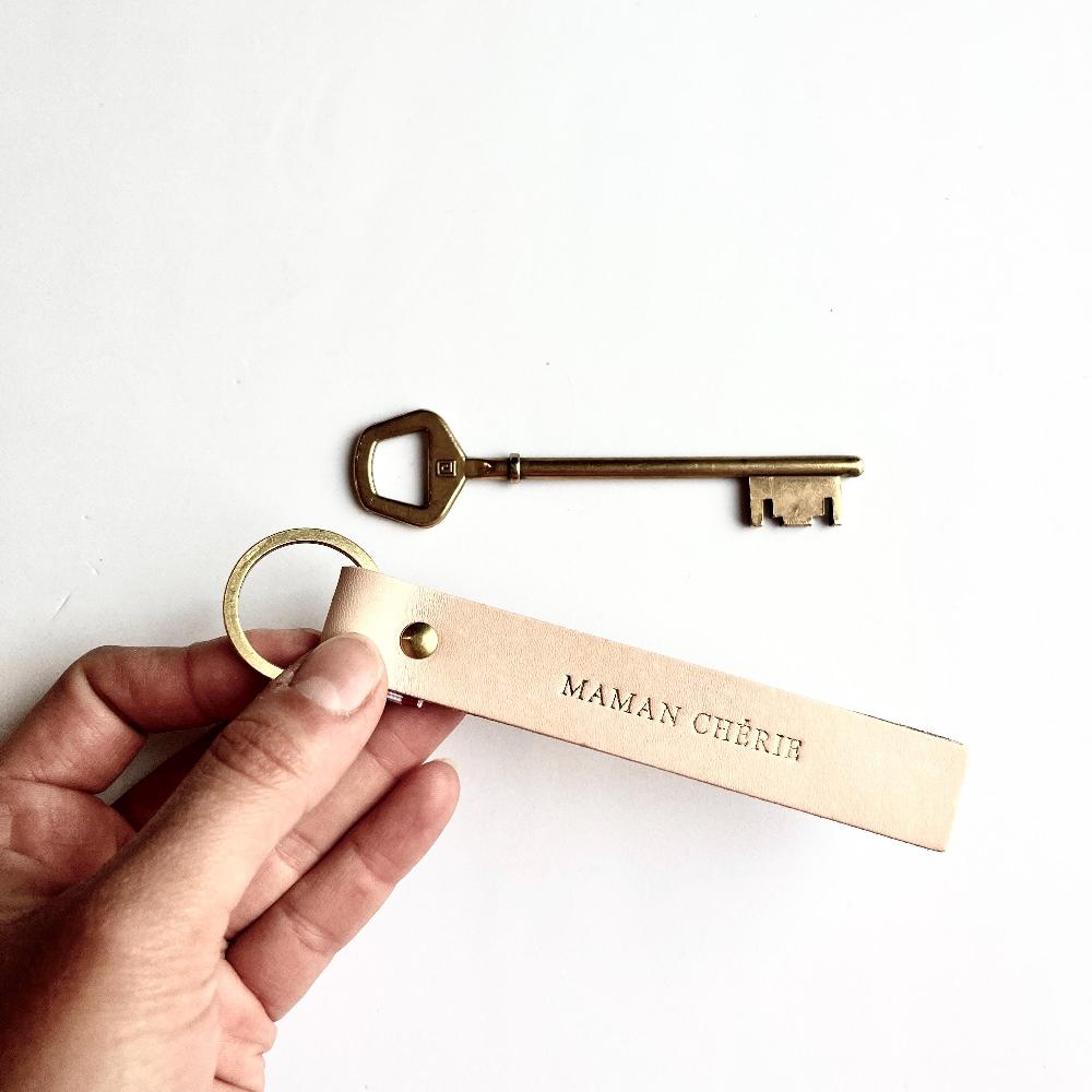 léonny cha MARGARET le grand porte-clé en cuir NUDE personnalisable sur une seule face cadeau unique fêtes mariage noces de cuir emménagement