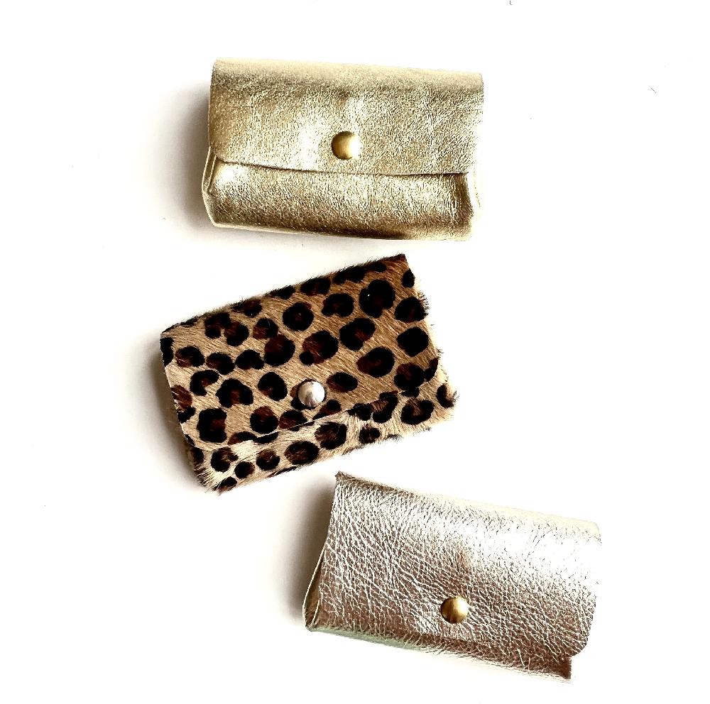 léonny cha Mini naadloze leren portemonnee praktisch en elegant handgemaakt door Léonny Cha