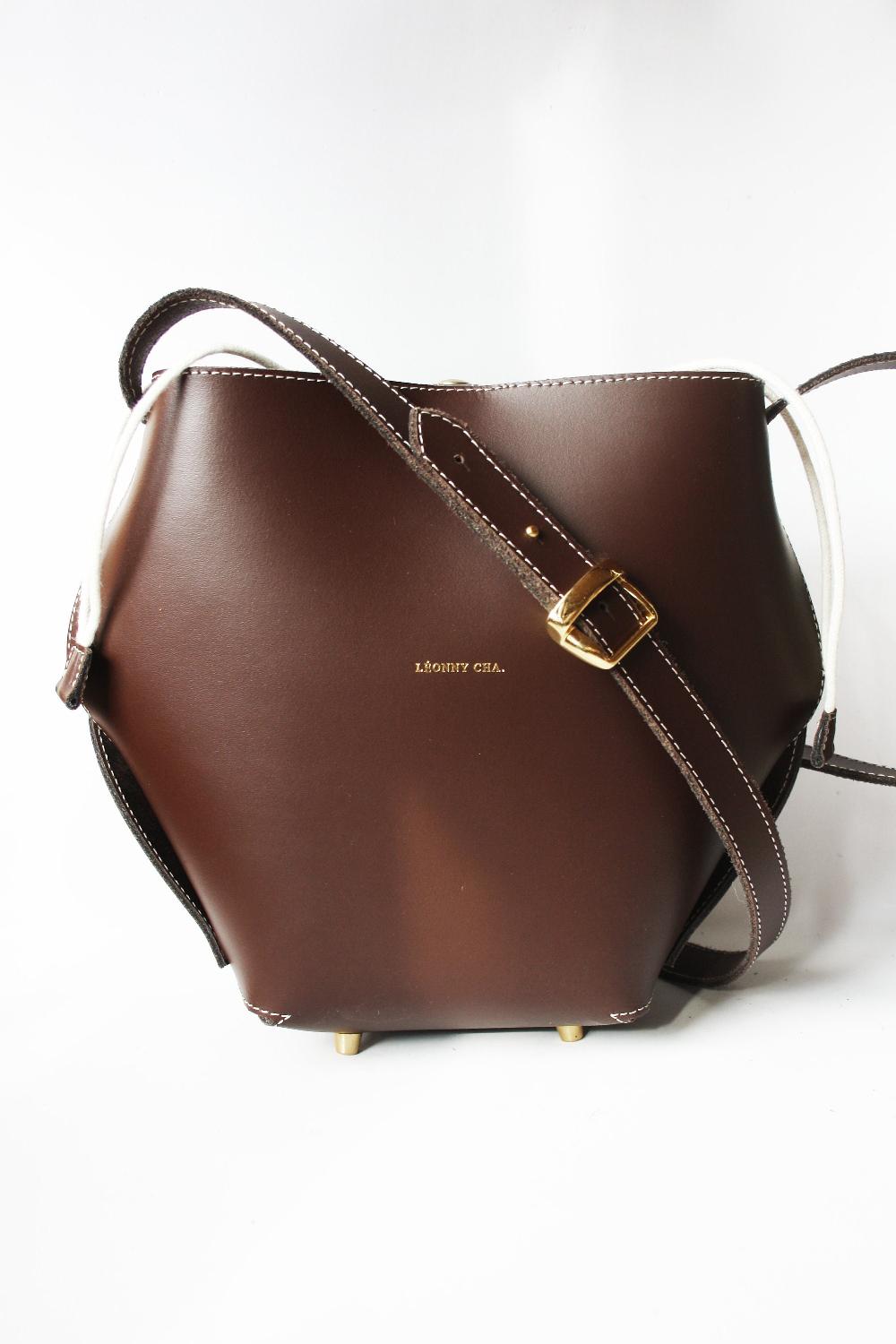 léonny cha Unique Leather Handbag: Exceptional Craftsmanship