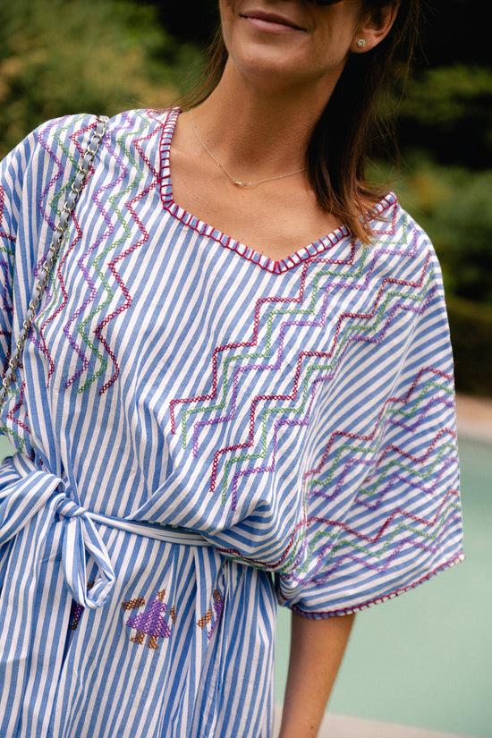 Les Jumelles Anna Geborduurde Jurk Blauwe Strepen