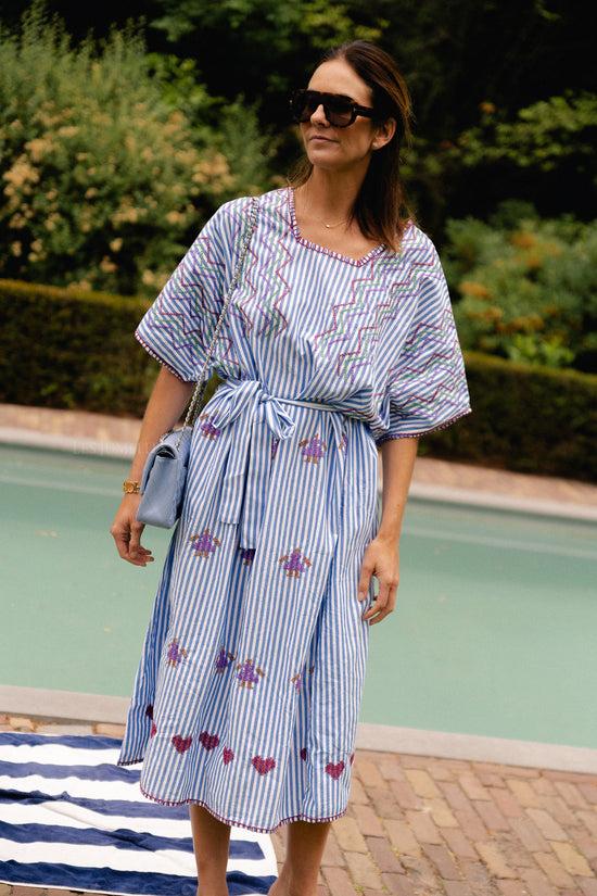 Les Jumelles Anna Geborduurde Jurk Blauwe Strepen