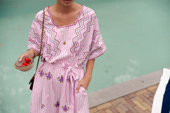 Les Jumelles Anna Geborduurde Jurk Roze Strepen