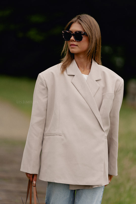 les jumelles Chloe oversized blazer beige