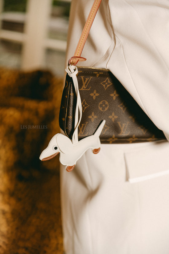 Les Jumelles Dachshund Keychain Ecru