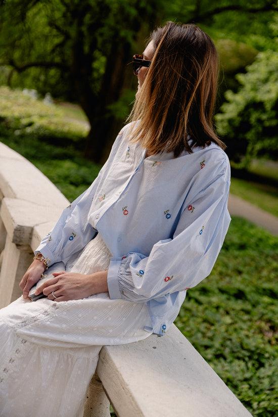 Les Jumelles Gaby Geborduurde Blouse Babyblauw