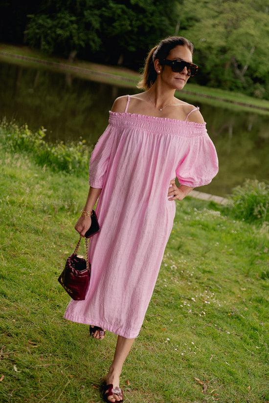 les jumelles Judith off shoulder jurk pioenroos