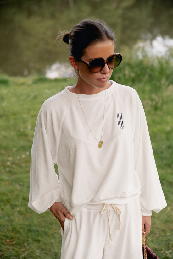 les jumelles Lucie velvet sweater white