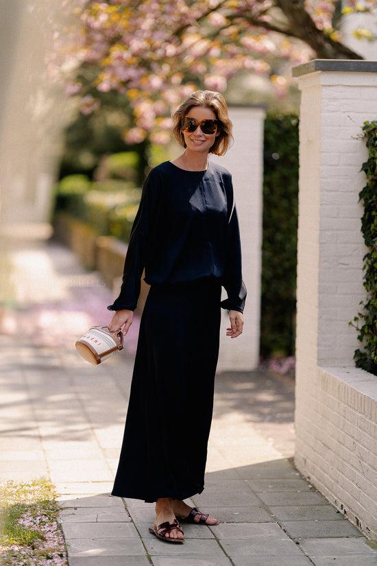 les jumelles Manon satin skirt navy