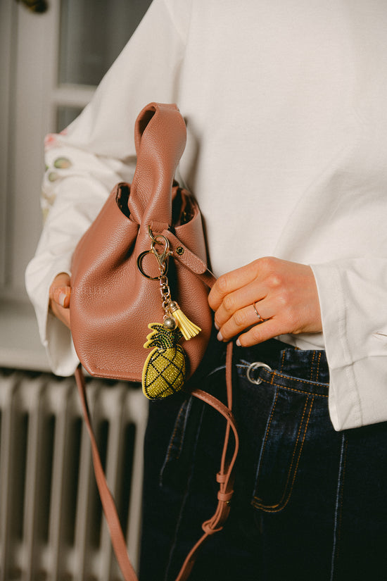 Les Jumelles Pineapple Keychain Strass