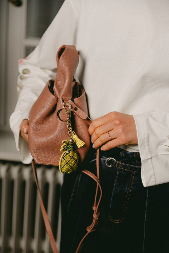 Les Jumelles Pineapple Keychain Strass