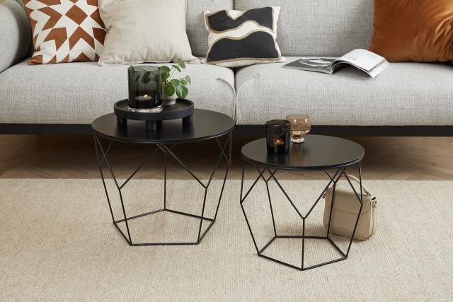 lifa living Bijzettafel Gustav - Lifa Living Bijzettafel Gustav is een prachtige set van geometrische tafels van Lifa Living. Gustav heeft een zwart metalen frame die met strakke lijnen geometrische vormen vormt. Het stevige fra