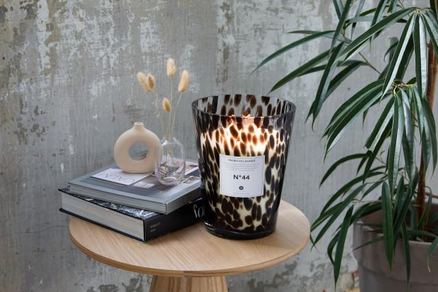 lifa living Geurkaarsen XL - Lifa Living Breng warmte en sfeer in je huis met deze luxe XL geurkaarsen. De kaarsen zijn 23 cm hoog dus naast een heerlijke geur ook een echte aanvulling op jouw interieur. Ze zorgen er gegarandeer