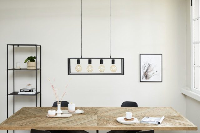 lifa living Hanglamp Bergen - Lifa Living Onze metalen hanglamp met 4 lichtpunten voegt een unieke touch toe aan elk huis Deze zwarte metalen hanglamp is een echte eyecatcher en perfect voor een gezellige sfeer in huis. De lamp
