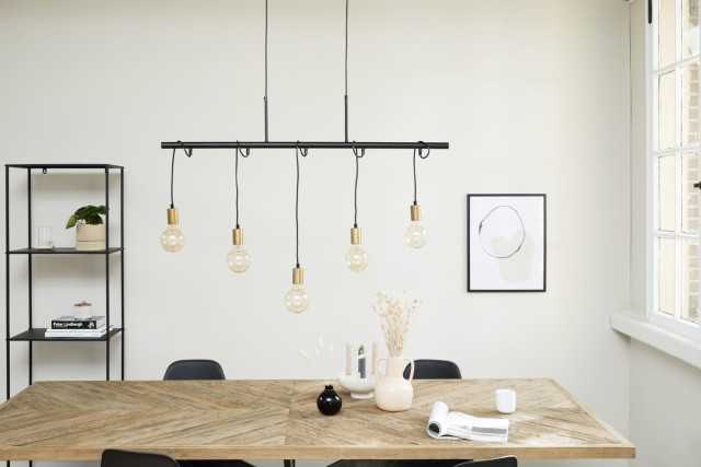 lifa living Hanglamp Hamar - Lifa Living Onze metalen hanglamp met 5 lichtpunten voegt een unieke touch toe aan elk huis Deze zwarte metalen hanglamp is een echte eyecatcher en perfect voor een gezellige sfeer in huis. De lamp h