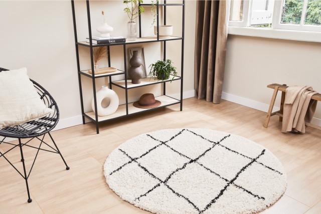 lifa living Hoogpolig Vloerkleed Boo - Lifa Living Is alles in de ruimte perfect maar mist er nog een kleine stijlvolle touch? Kies dan voor dit superleuke hoogpolige geruiten kleed dat past in elke ruimte