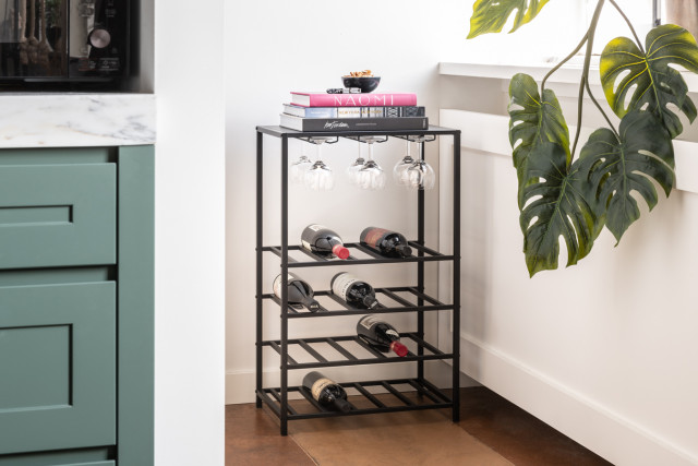 lifa living Wijnrek Louis - Lifa Living Op zoek naar een echte eyecatcher in je huis? Plaats dan dit toffe wijnrek in je keuken of woonkamer en bewaar jouw flessen super stijlvol. Door het metaal en de zwarte kleur heeft het rek