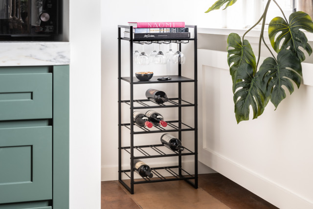 lifa living Wijnrek Yves - Lifa Living Op zoek naar een echte eyecatcher in je huis? Plaats dit stoere wijnrek in je keuken of woonkamer en berg je flessen super stijlvol op. Door het metaal en de zwarte kleur heeft het rek een