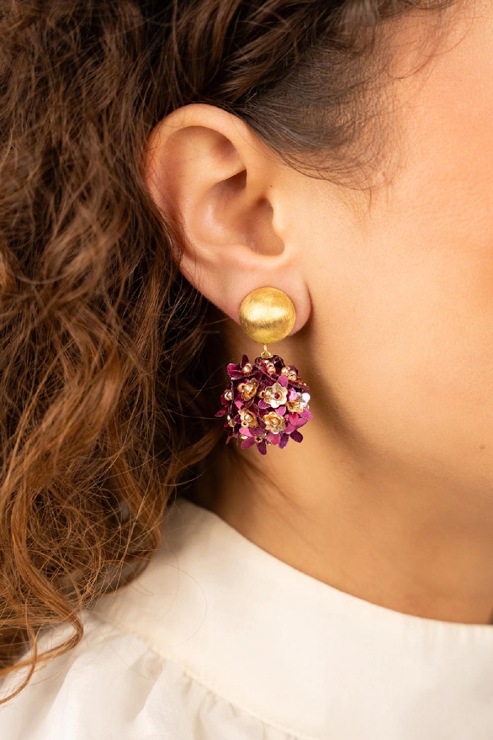 Lott. Gioielli Fuchsia Gouden Sequin Flower Globe Oorbellen S Clip