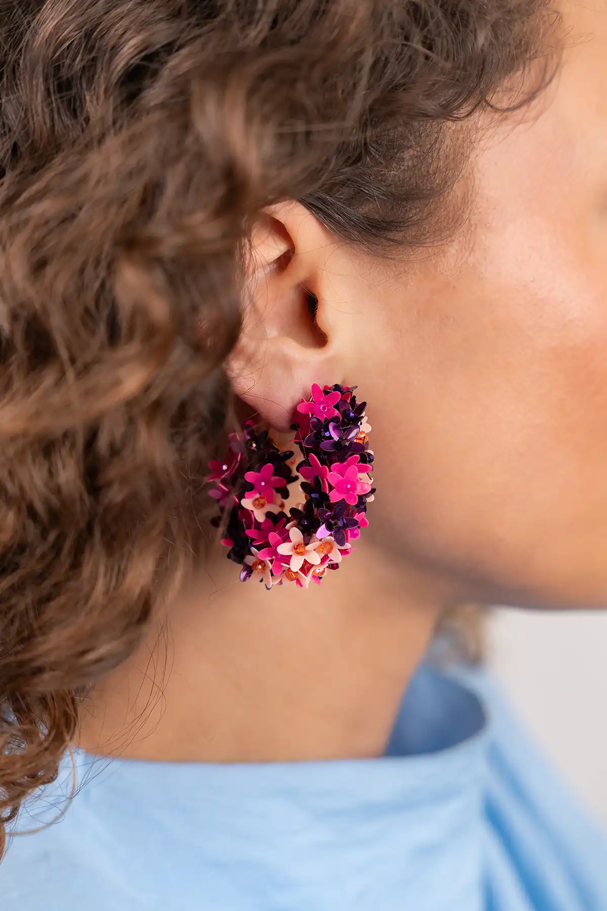 Lott. Gioielli Fuchsia Oorbellen Aila Sequin Oval Flower Creole L