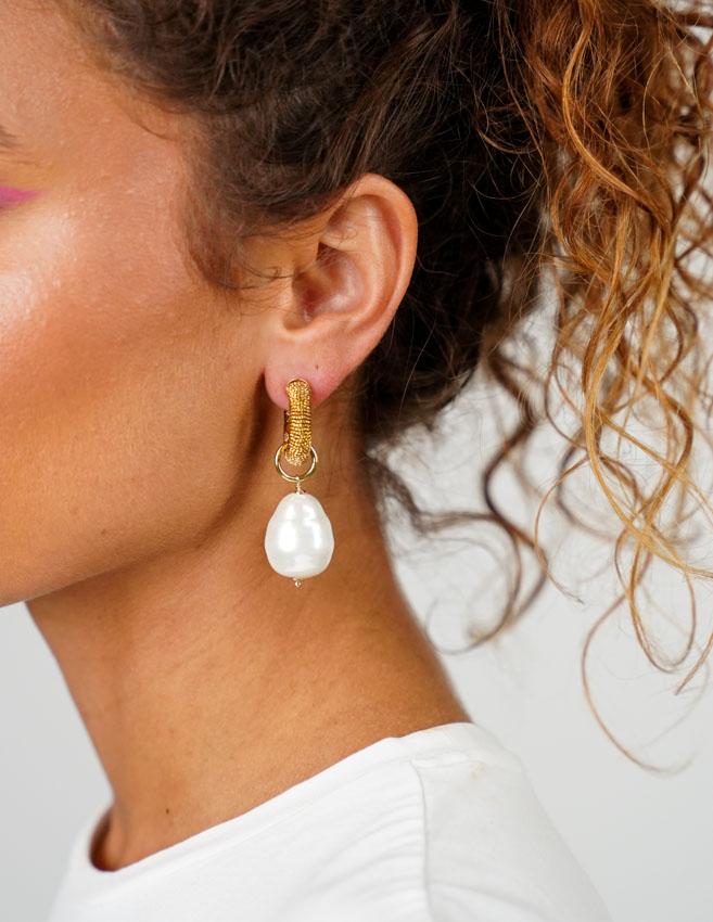 Lott. Gioielli Goudkleurige Oorbellen Gaia Creool XS Parel