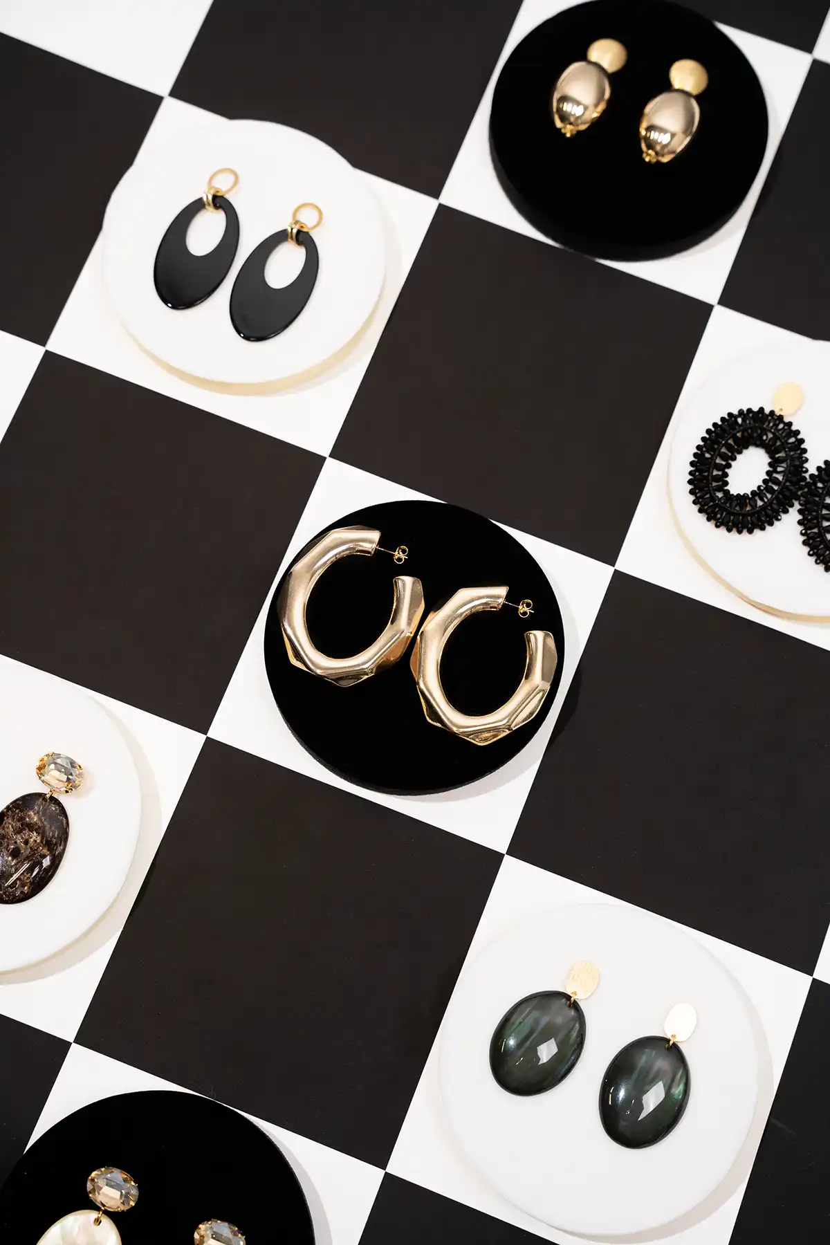 Lott. Gioielli Goudkleurige Oorbellen Ovaal Creool Faceted Vintage XL