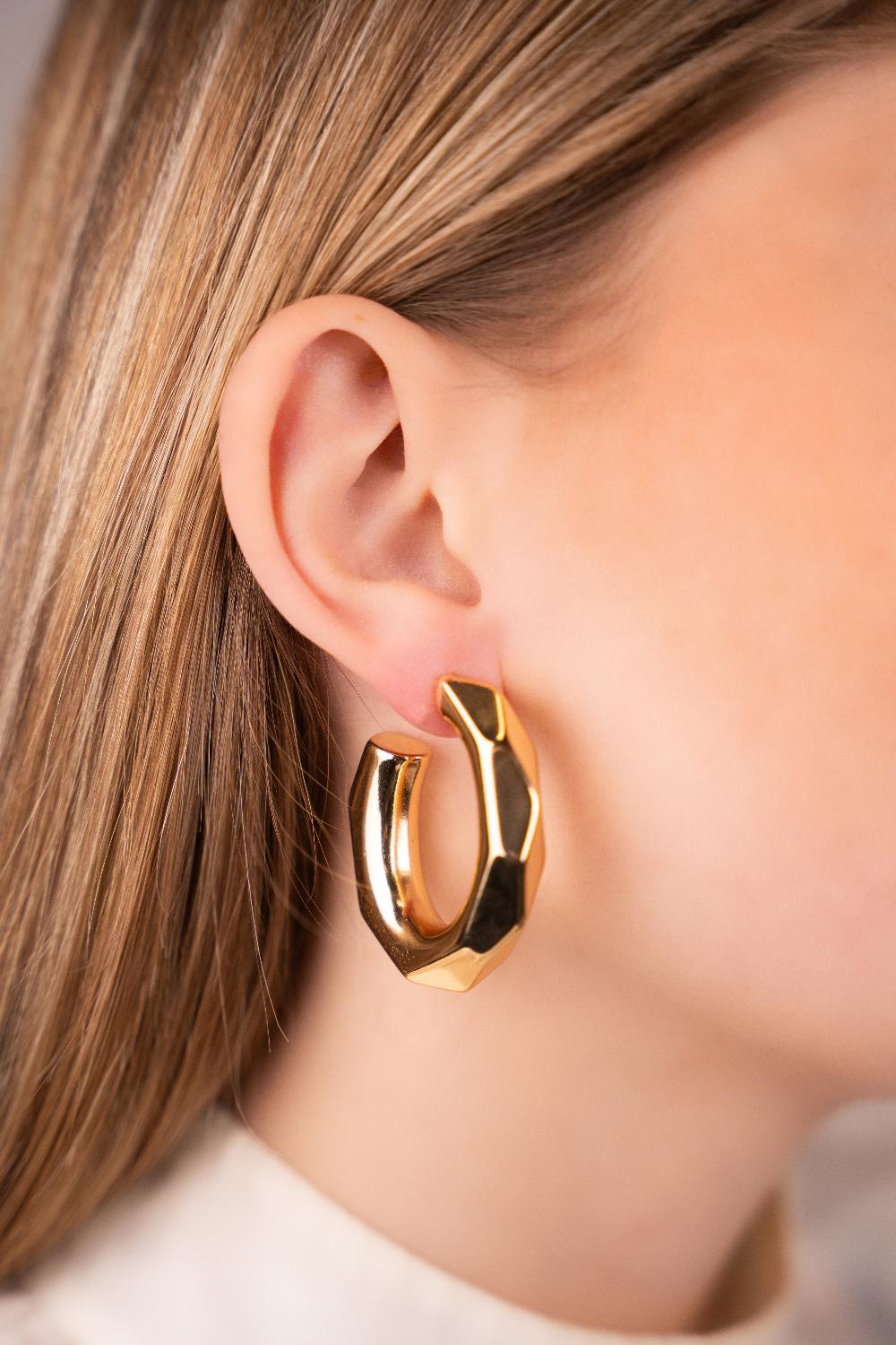 Lott. Gioielli Goudkleurige Oorbellen Ovaal Creool Faceted Vintage L