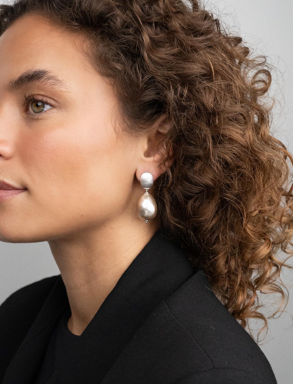 Lott. Gioielli Grijze Parel Oorbellen Mother Earth Gaby L