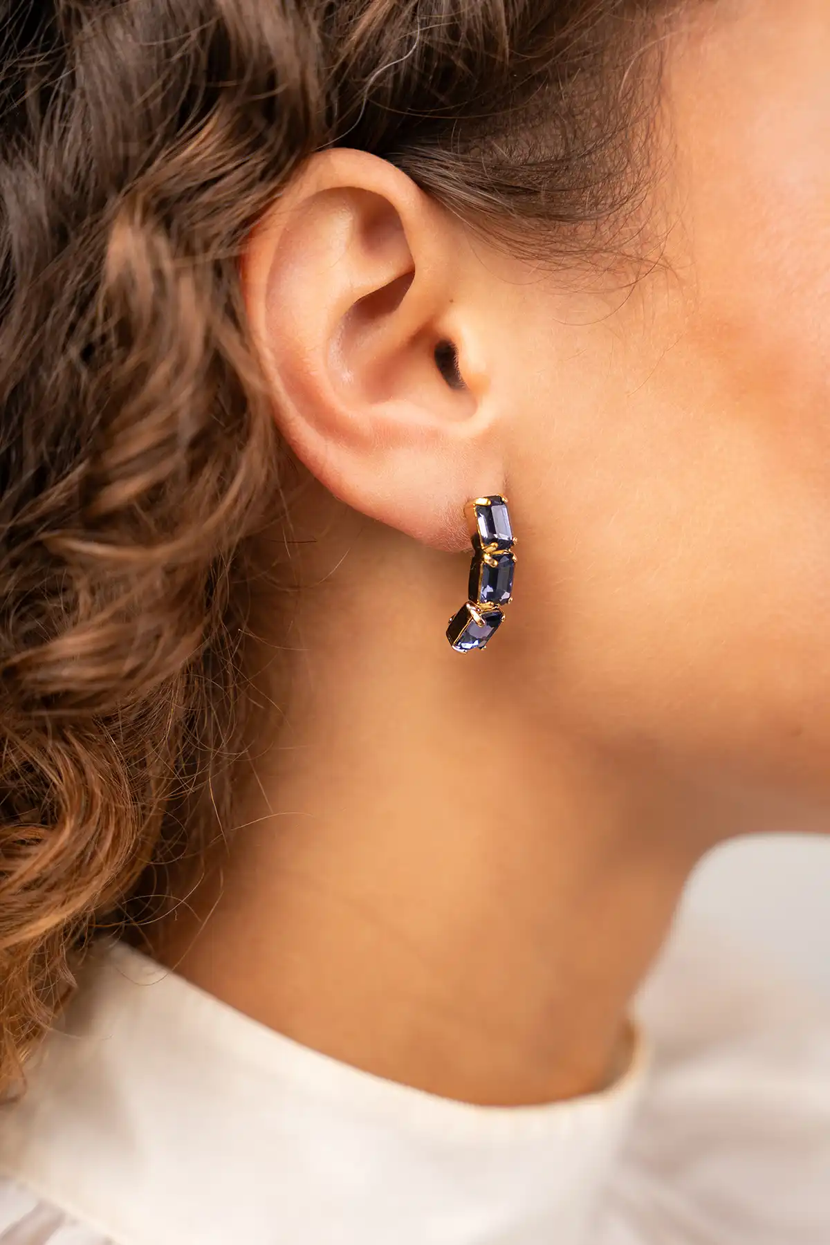 Lott. Gioielli Diep Paarse Triple Curved Oorbellen