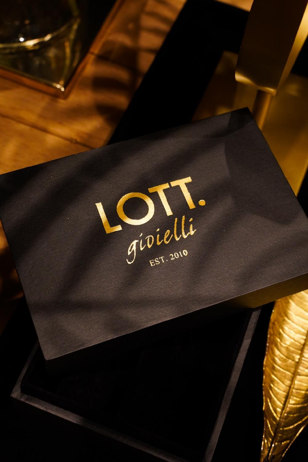 lott. gioielli Zwarte Sieradenbox 8 paar - M