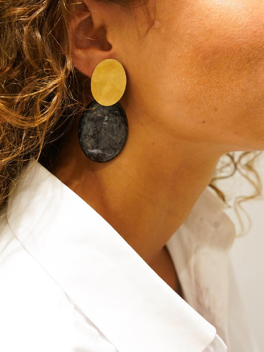 Lott. Gioielli Marble Zwarte Oorbellen Angie Bugle S