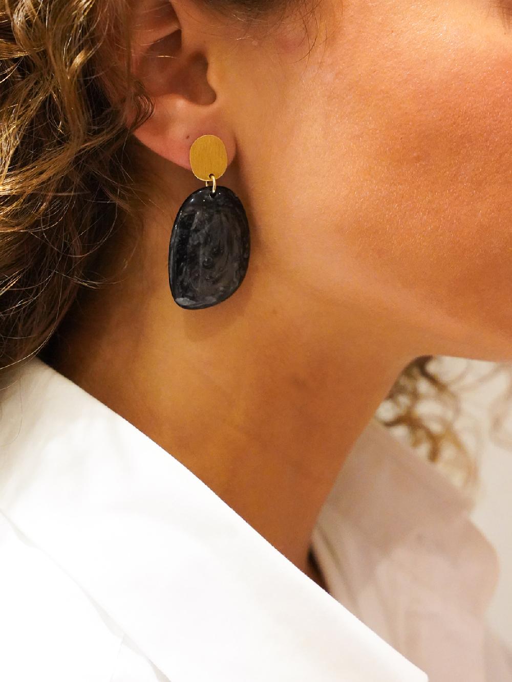 Lott. Gioielli Marble Zwarte Oorbellen Little Sara Asymmetrisch Ovaal S