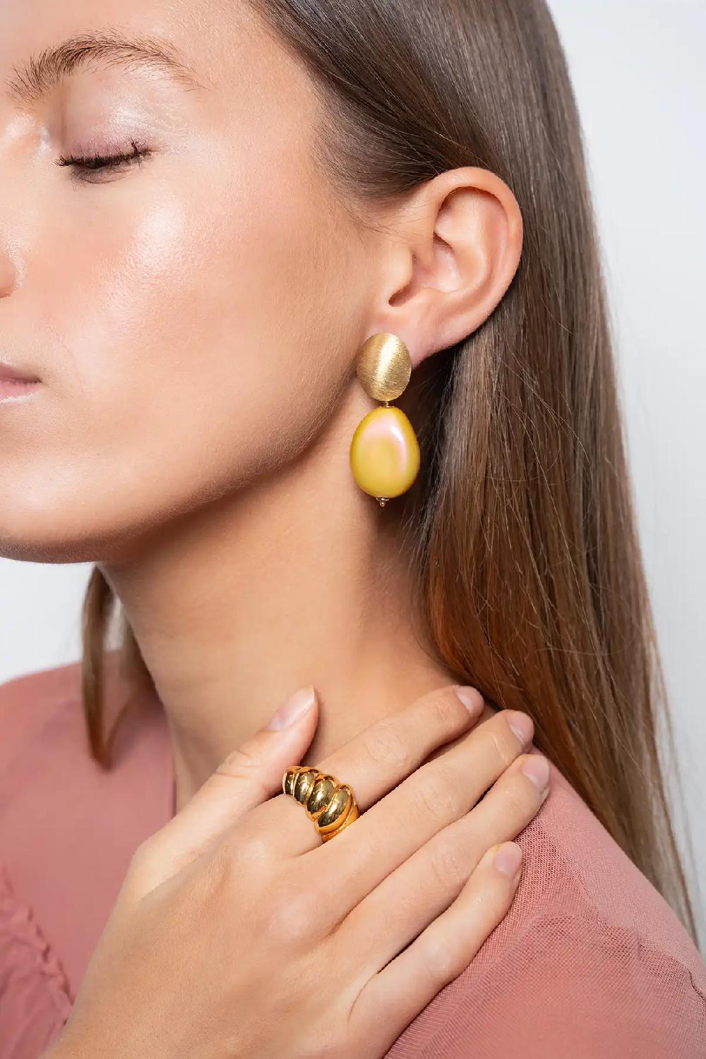 Lott. Gioielli Metallic Mustard Oorbellen Amber Squeezed Drop