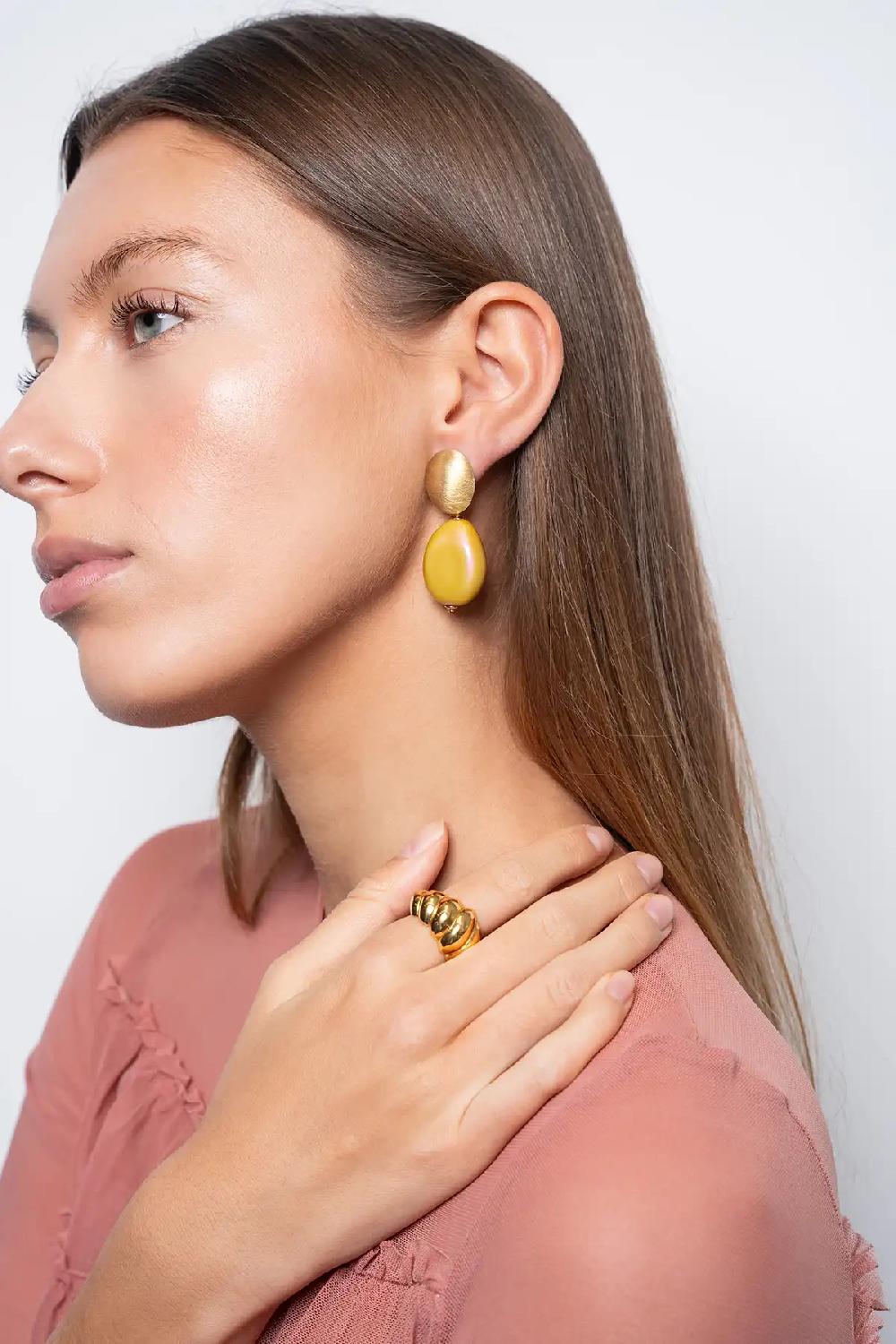 Lott. Gioielli Metallic Mustard Oorbellen Amber Squeezed Drop