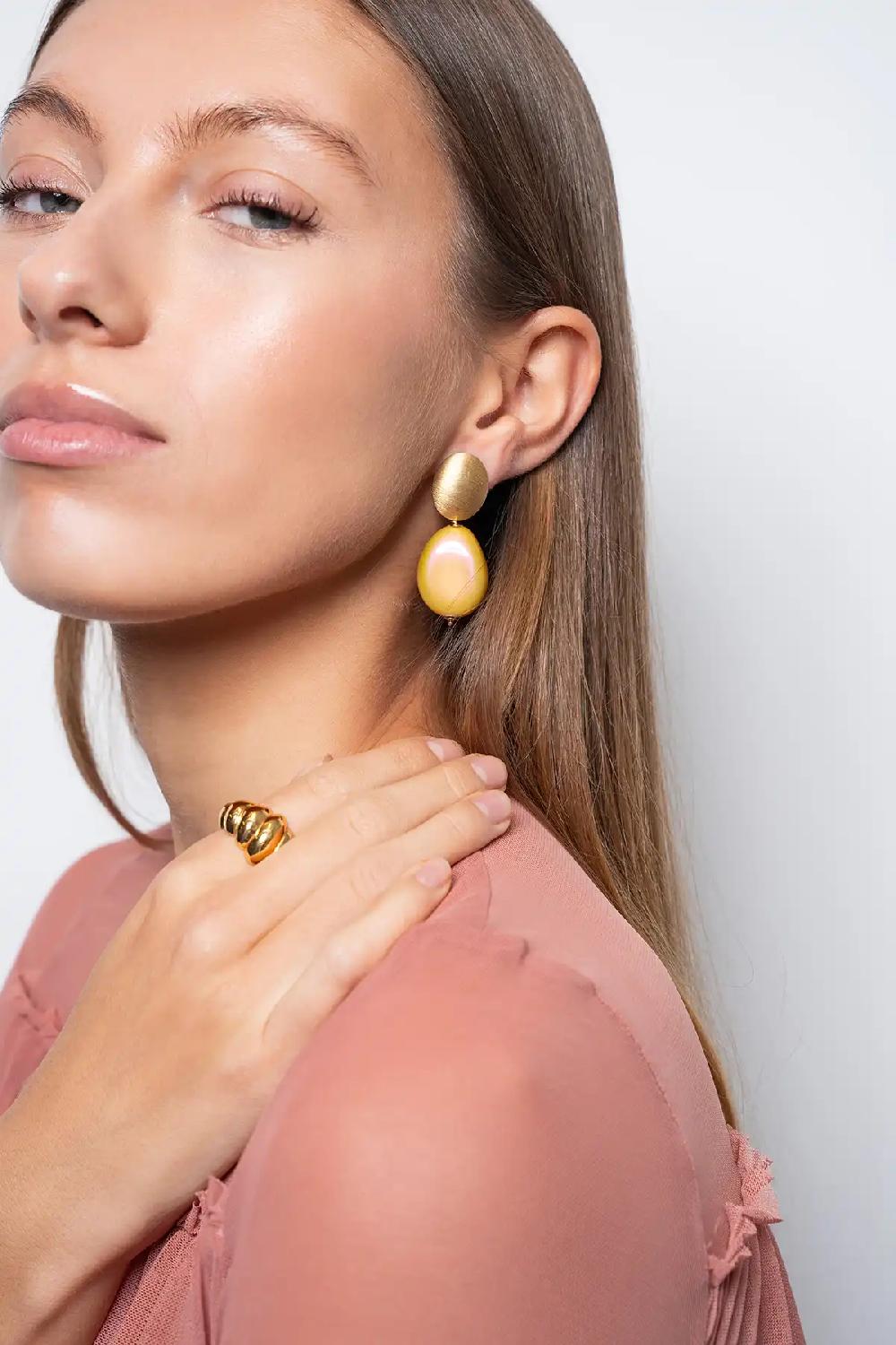 Lott. Gioielli Metallic Mustard Oorbellen Amber Squeezed Drop