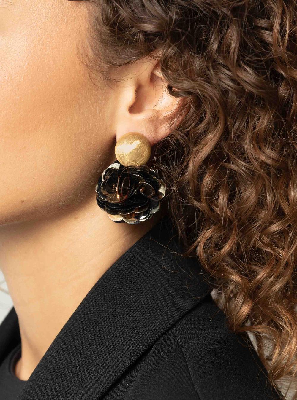 Lott. Gioielli Sequin Oorbellen Zwart Goudkleurig Vlinder Globe M