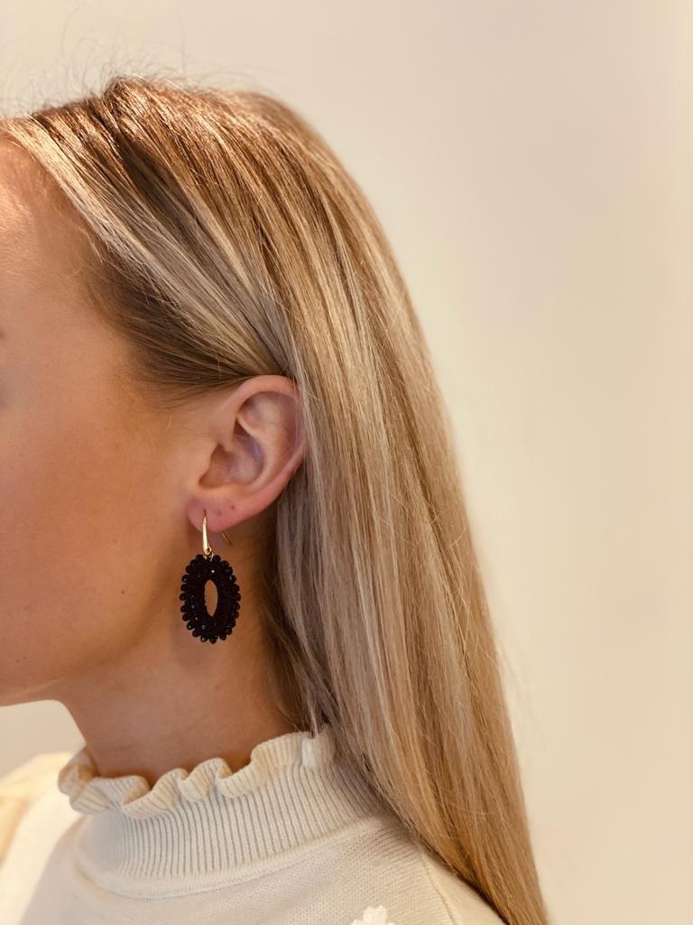 Lott. Gioielli Zwarte Oorbellen Finn Silk Ovaal Open Double Stones XS