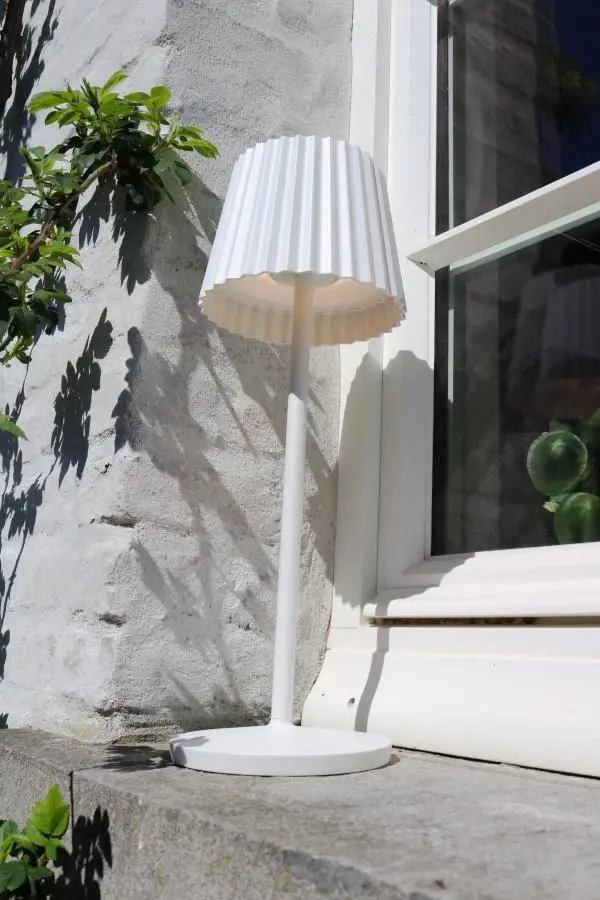 Lucide Lucide JUSTINE - Oplaadbare Tafellamp Binnen/Buiten - Accu/Batterij - LED Dimb. - 1x2W 2700K - IP54 - Met Draadloos Oplaadstation - Wit