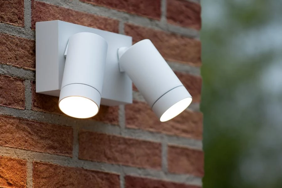 Lucide Lucide TAYLOR - Wandspot / Wandlamp Binnen/Buiten - 2xGU10 - IP54 - Bewegingssensor - Wit