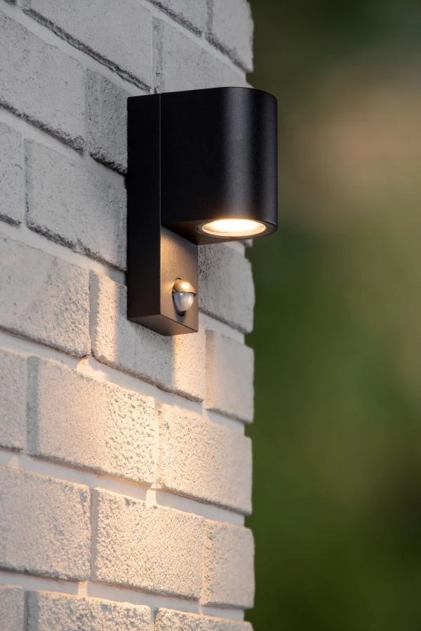 Lucide Lucide ZARO IR - Wandspot / Wandlamp Binnen/Buiten - 1xGU10 - IP65 - Beweging & Dag/nacht Sensor (uitschakelbaar) - Zwart